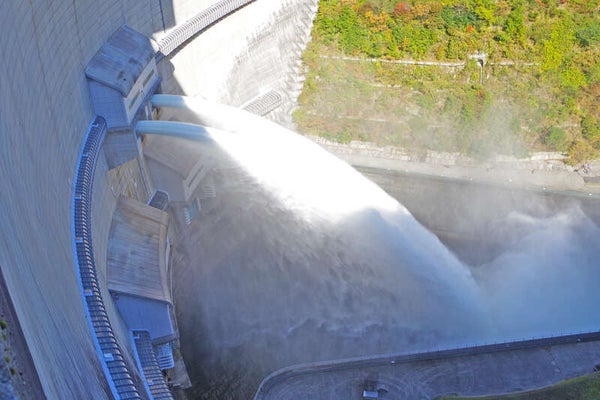 【呉発】 大迫力!「温井ダム放流」と新緑の三段峡 日帰り2